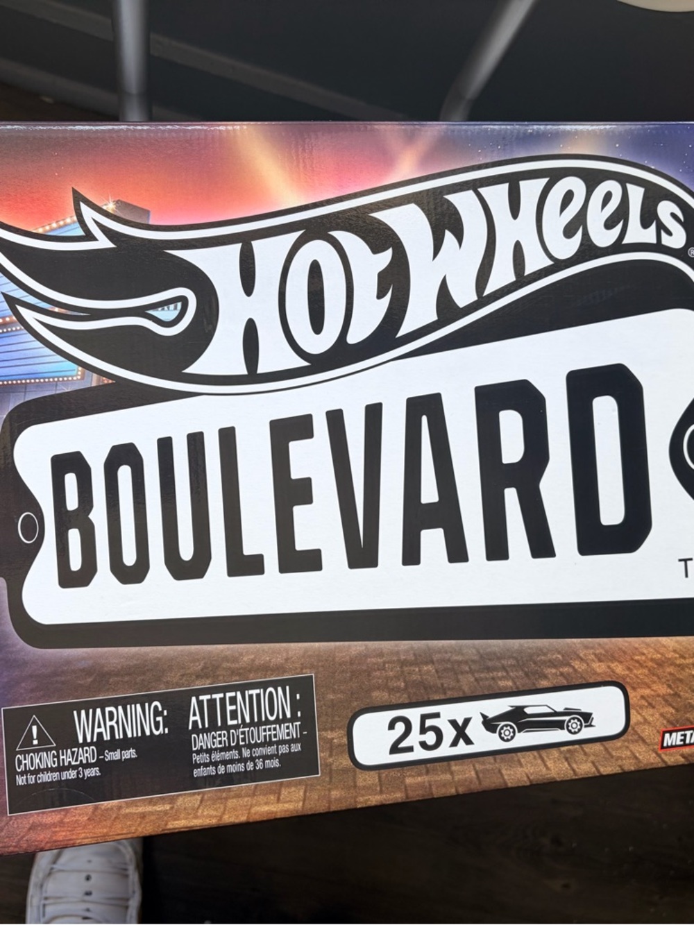 Hot Wheels Boulevard 25-Car Set - Black & White Logo Artwork